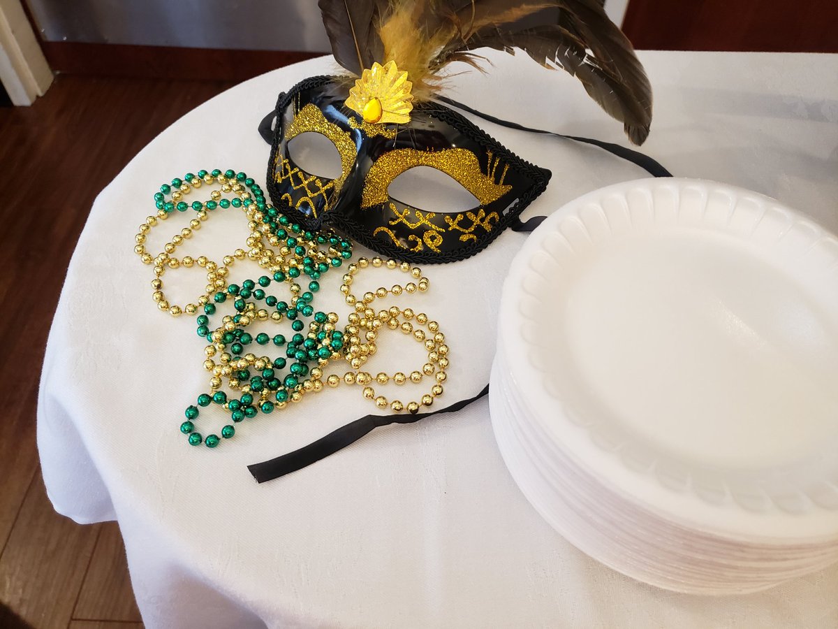 Glen_RidgeHC's tweet photo. Ready for Happy Hour! Thank you Chef Curt for the delicious appetizers 
#SKYcloud9 
#trilogyliving 
#greatplacetolive https://t.co/RmNBWdLULE