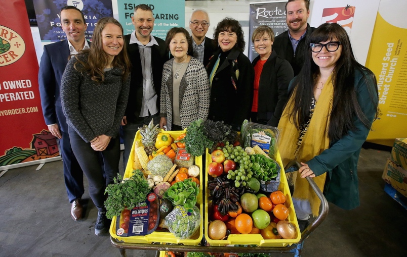 Grocers get together to help people unable to afford healthy food
 
timescolonist.com/news/local/gro… 

<a href="/VicFoundation/">Victoria Foundation</a> #generosity #foodsecurity #yyjgives