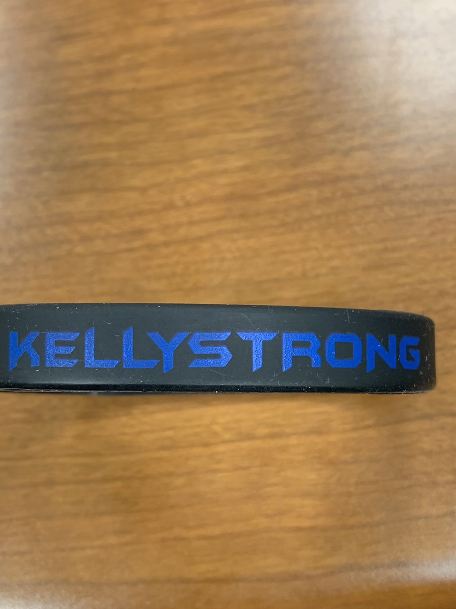 RayRmendoza3's tweet photo. Devastating news again! Learned that one of our own has been diagnosed with stage 4 #cancersucks. Medical bills are already stacking up. But I love the way our #bluefamily steps up every time. Please #PrayforKelly. #Wegotyoursix https://t.co/uHgcezuYjP