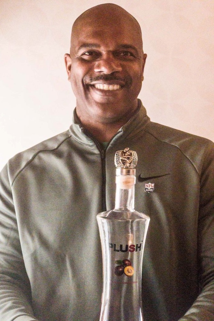 publicprinceton's tweet photo. Join us for an in-store sampling this Saturday! From 4PM - 7PM, we'll be sampling Plush Vodka with special guest &amp; Plush Vodka Partner Fred Baxter!
cheers!🍸
•
#PlushVodka #VodkaLovers #IAmPlush #GlutenFree #VodkaSampling #PrincetonNJ #Vodka #JoinUs #LivePlush https://t.co/Y265oiKX1S