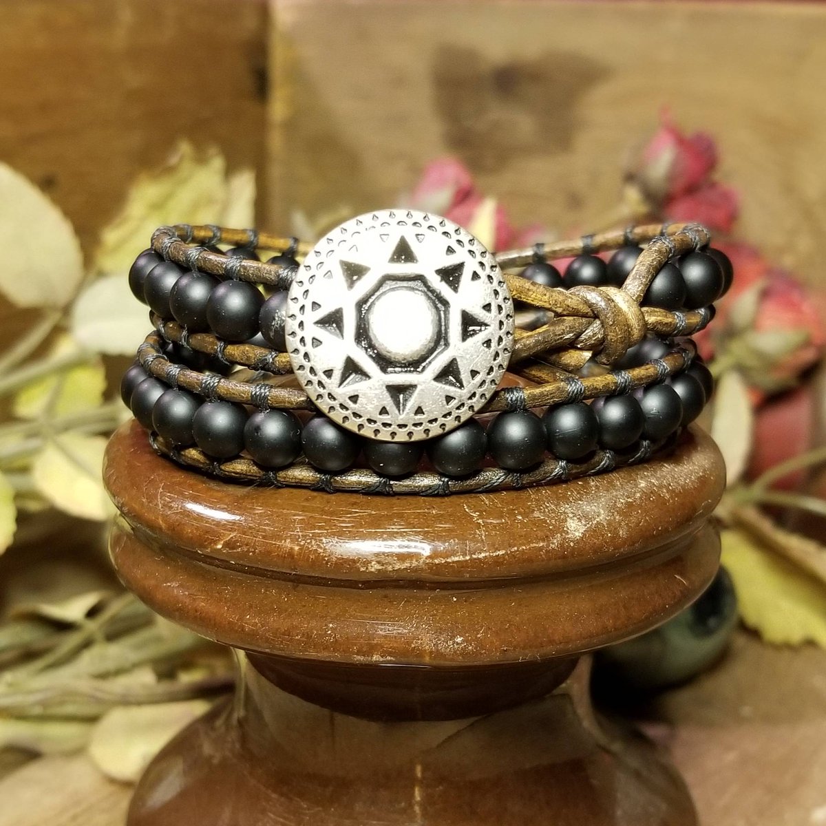 RusticWrapsody's tweet photo. "Don't compare yourself to others. There's no comparison between the sun and the moon. They shine when it's their time." Buddha
.
.
.
.
.
#wrapbracelets #wrapbracelet #leatherbracelets #handmade #makersgonnamake #makersmake #soycandles #instagood #braceletstacks #gemstones… https://t.co/vi81Q7nhAa