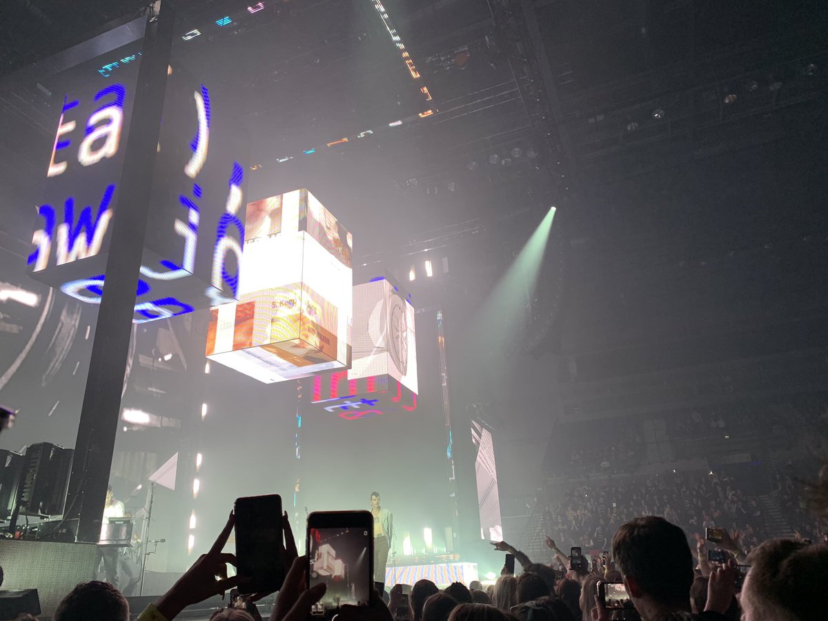 Its_jackcheah's tweet photo. It wouldn’t let me see photos at first, but these are what I captured at @the1975 can’t believe I was so close! https://t.co/ppEKlSRomy