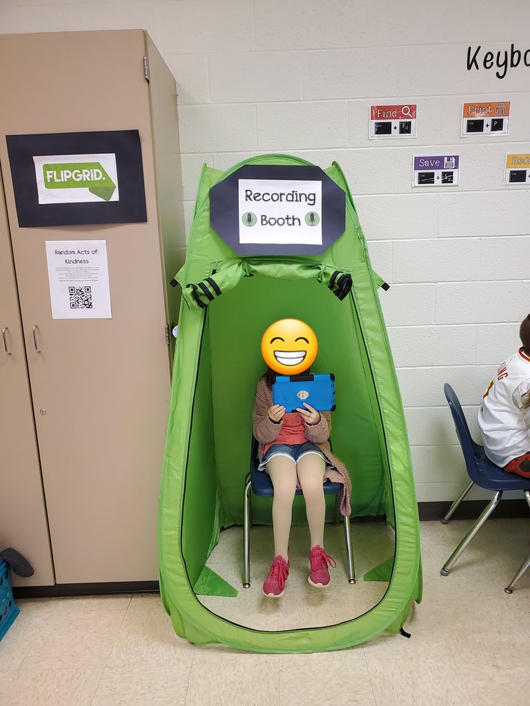 steam_liberty's tweet photo. It's official! My recording booth is ready!π¬π½ @LibertyES1 #FlipgridFever #TechLibertyES #CCSDfam https://t.co/Pi7bsX0Pel