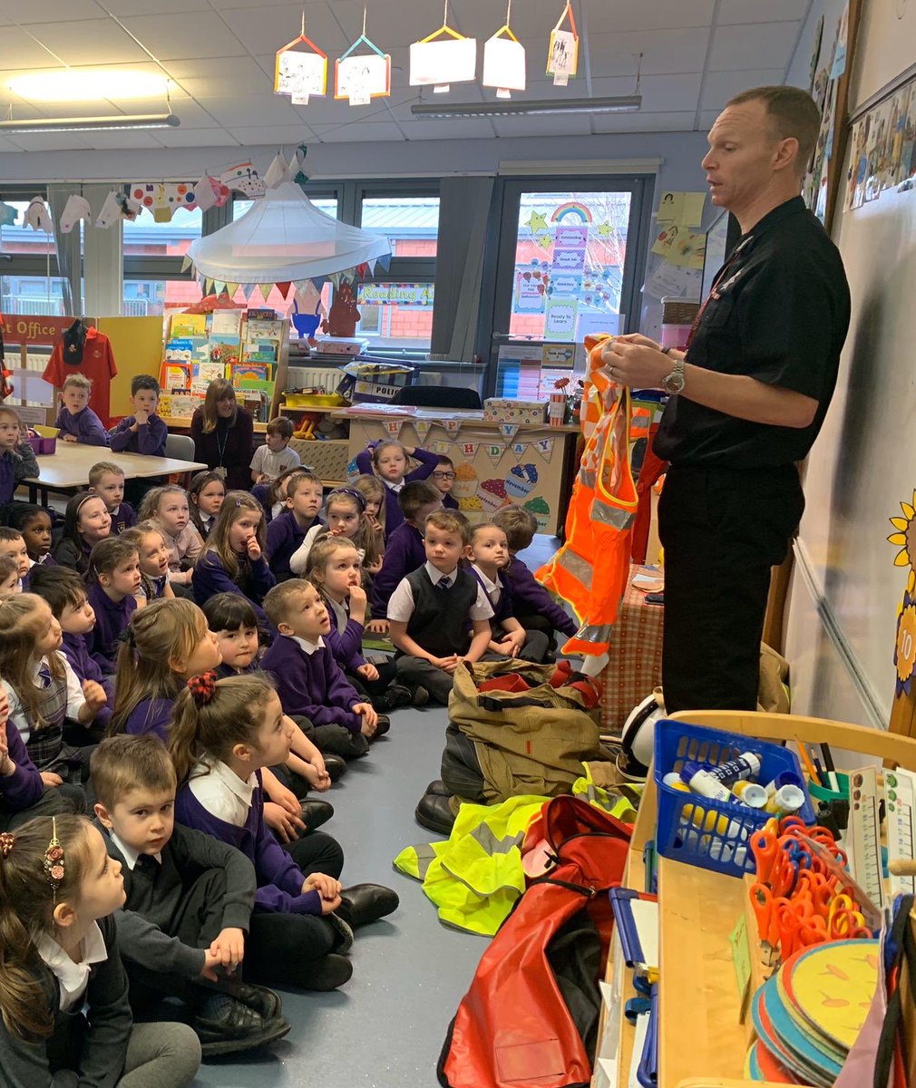 AnnanhillPS's tweet image. P1 has a visit from SC Haggerty today. He told us all about his job and what skills we need for life in the fire brigade. Miss Coles got to try on the outfit! #funinp1 #topictime @driver_sfrs