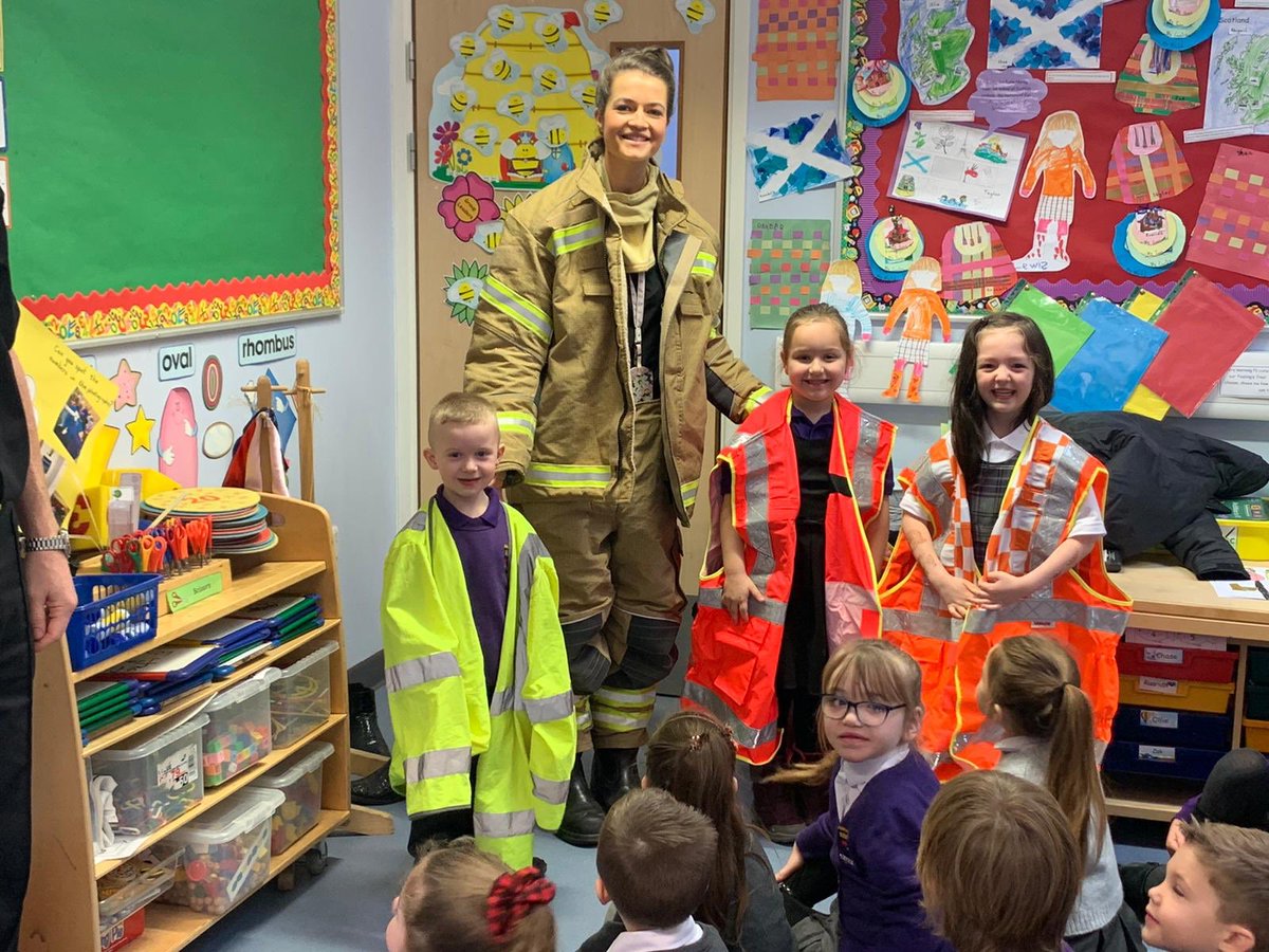 AnnanhillPS's tweet image. P1 has a visit from SC Haggerty today. He told us all about his job and what skills we need for life in the fire brigade. Miss Coles got to try on the outfit! #funinp1 #topictime @driver_sfrs