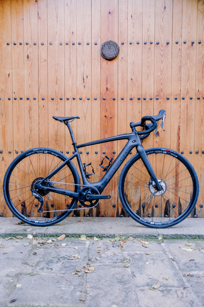 Specialized_ESP's tweet photo. Suave. Silenciosa. Potente. #TurboCreoSL → https://t.co/HEurGFLGTL
La Turbo Creo SL Comp Carbon allanará tus subidas. Con ella te reirás del viento en contra, llegarás más lejos y rodarás más rápido de lo que nunca hubieras imaginado.
#turbocreo #ebike #eroadbike #eroad https://t.co/d7F7LzildY