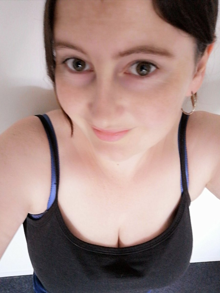 AnnaNicol18's tweet image. 1 month vegan! I'm doing this for ethics but want to lose weight also, so far 2 kilos down, and feeling confident leaving the house in a singlet on a hot day 🙂