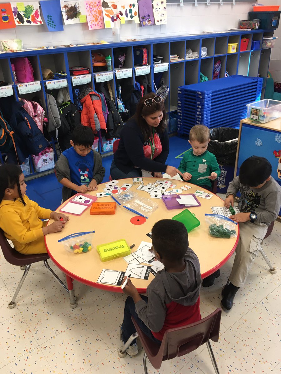 misscorribee's tweet image. Work hard, then play hard. What our mornings look like ☺️✨ #JFKpreschoolLife #Journaling #TaskBoxes @KrisDeFazio @JenVanderburg @jamesburgschool