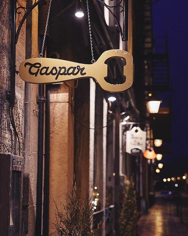 Whether you're looking for a happy hour or a meal with friends, we've got you covered. 😊
-
Que vous soyez à la recherche d'un apéro ou un repas entre amis, nous sommes prêts à vous accueillir. 😊
.
.
.
.
.
.
.
.
.
#tavernegaspar #gastropub #mtlfood s … ift.tt/2TsgfHZ