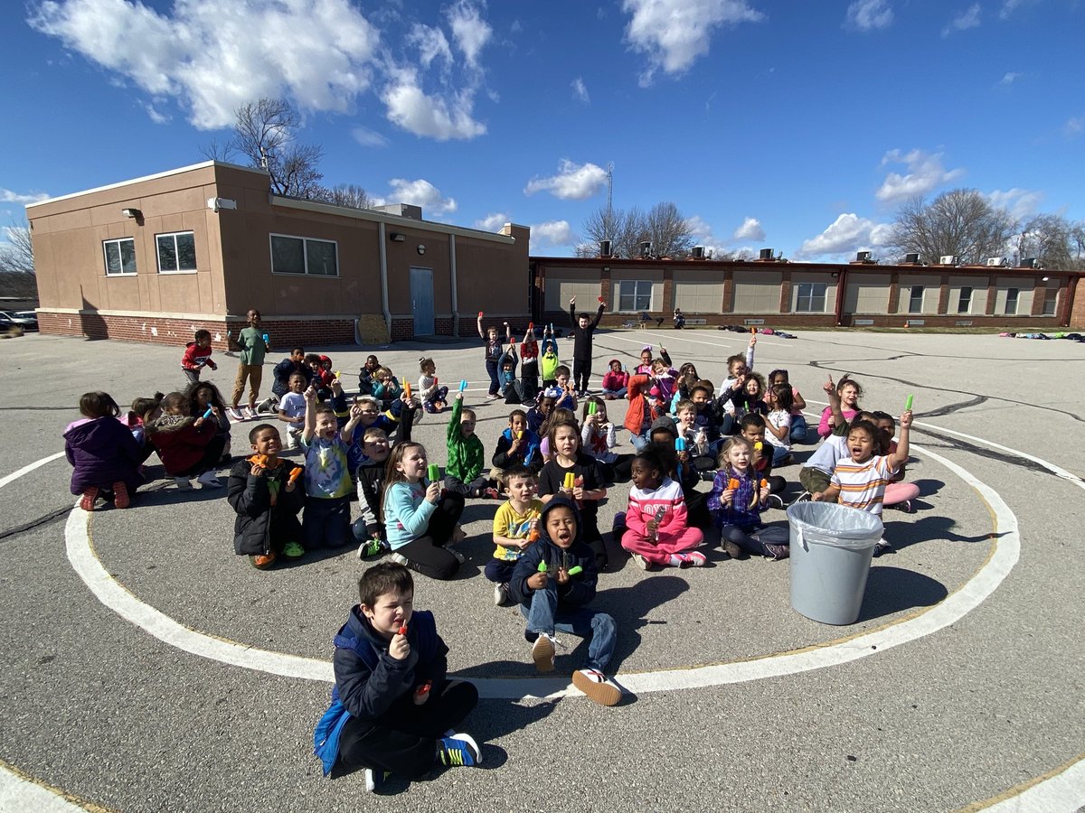 Mrs_Templeton_'s tweet photo. Celebrating Data Cycle success 🥳 #isdstrong ⁦@RandallBearsISD⁩ ⁦@MrsWilliamsISD⁩ ⁦@MsShawverISD⁩ https://t.co/gCnSv9oKEU