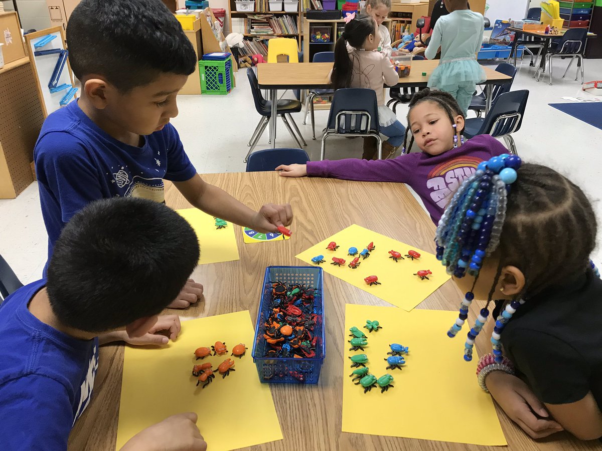 davis_fam's tweet photo. Math groups during small group requires you to work well together in #MrsDavisPreK @Falling_CreekES @CCPSPreschool https://t.co/ja1YpP8UTX