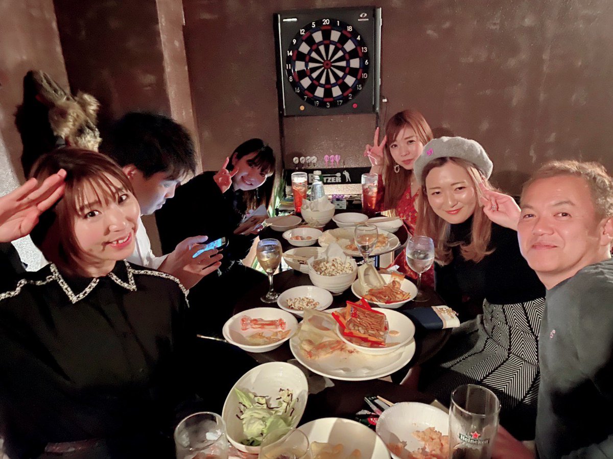 ROCKY4994's tweet photo. 知人のBARを貸切り🍸
楽しかった🍻
1人壊れてたけど笑
#PILIALOHA https://t.co/HcNZI0SsaN