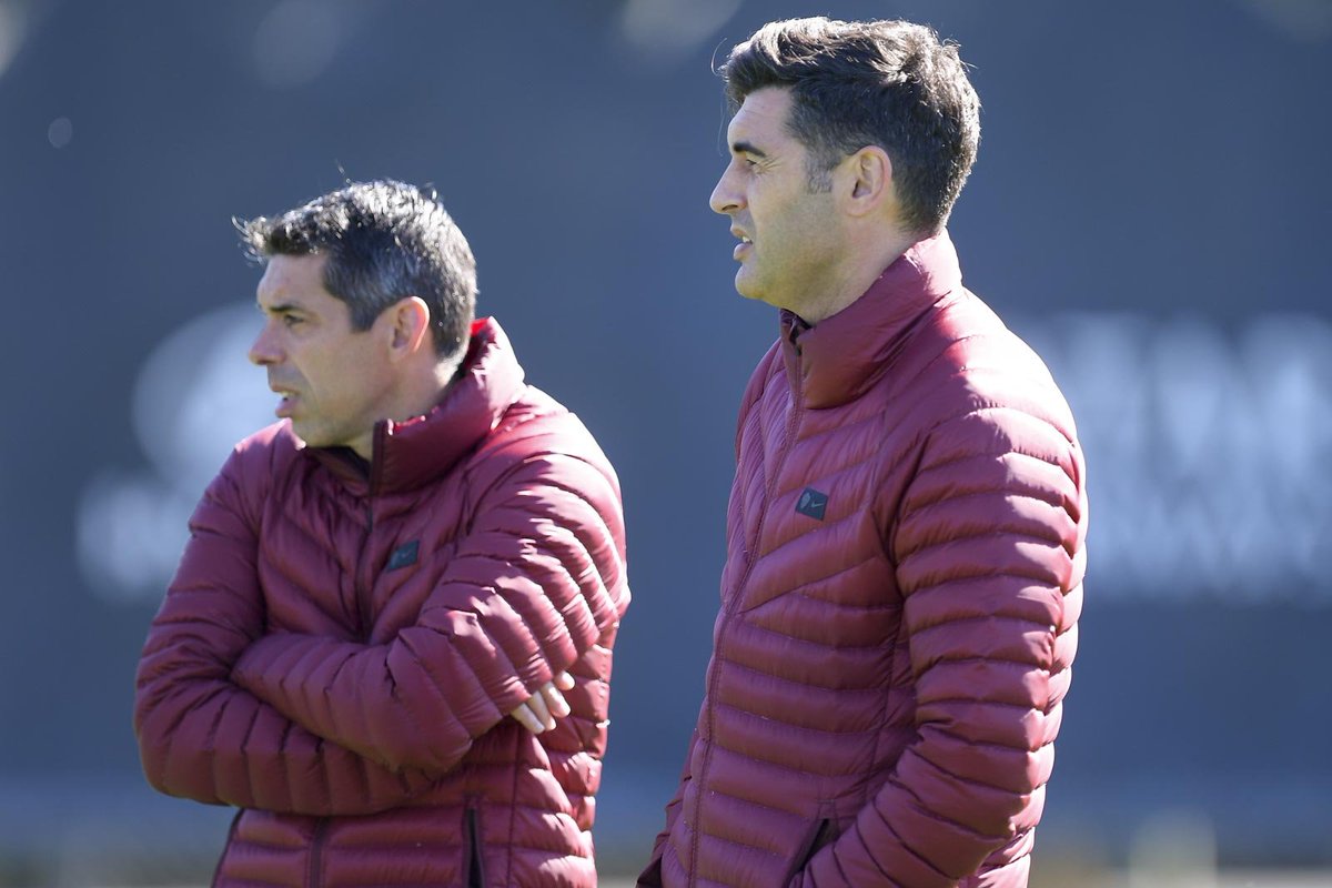 ASRomaArabic's tweet photo. كل التركيز على مواجهة كالياري يوم الأحد! 👀
#روما #كالياري_روما https://t.co/t3pJrY6vk1