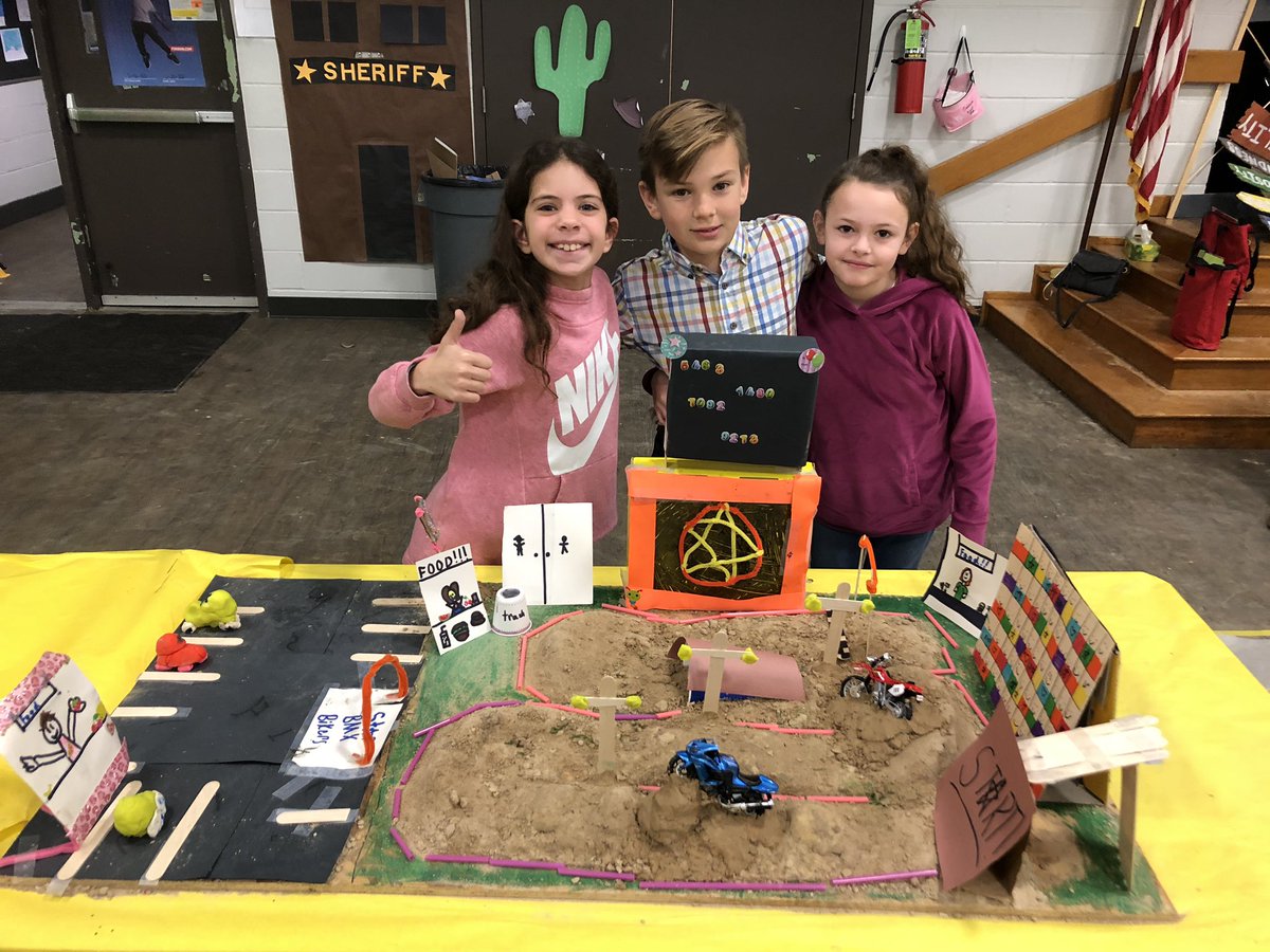 ktcmitchell's tweet photo. Just wrapped up our BMX Track Model Program, and our students are so proud of their work! 🚲🚲🚲 @HumbleISD_GTE https://t.co/3oakyKVsp1
