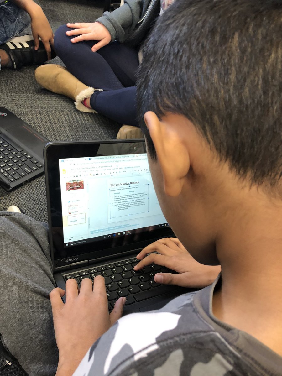 Harris_FWCS's tweet photo. Check out our 5th graders using Google Slides to answer questions and create a presentation on the Three Branches of Government. @FWCommSchools @FWCSintegratED @Harris_FWCS #dayofdigitallearning https://t.co/mrNAoIZo3m