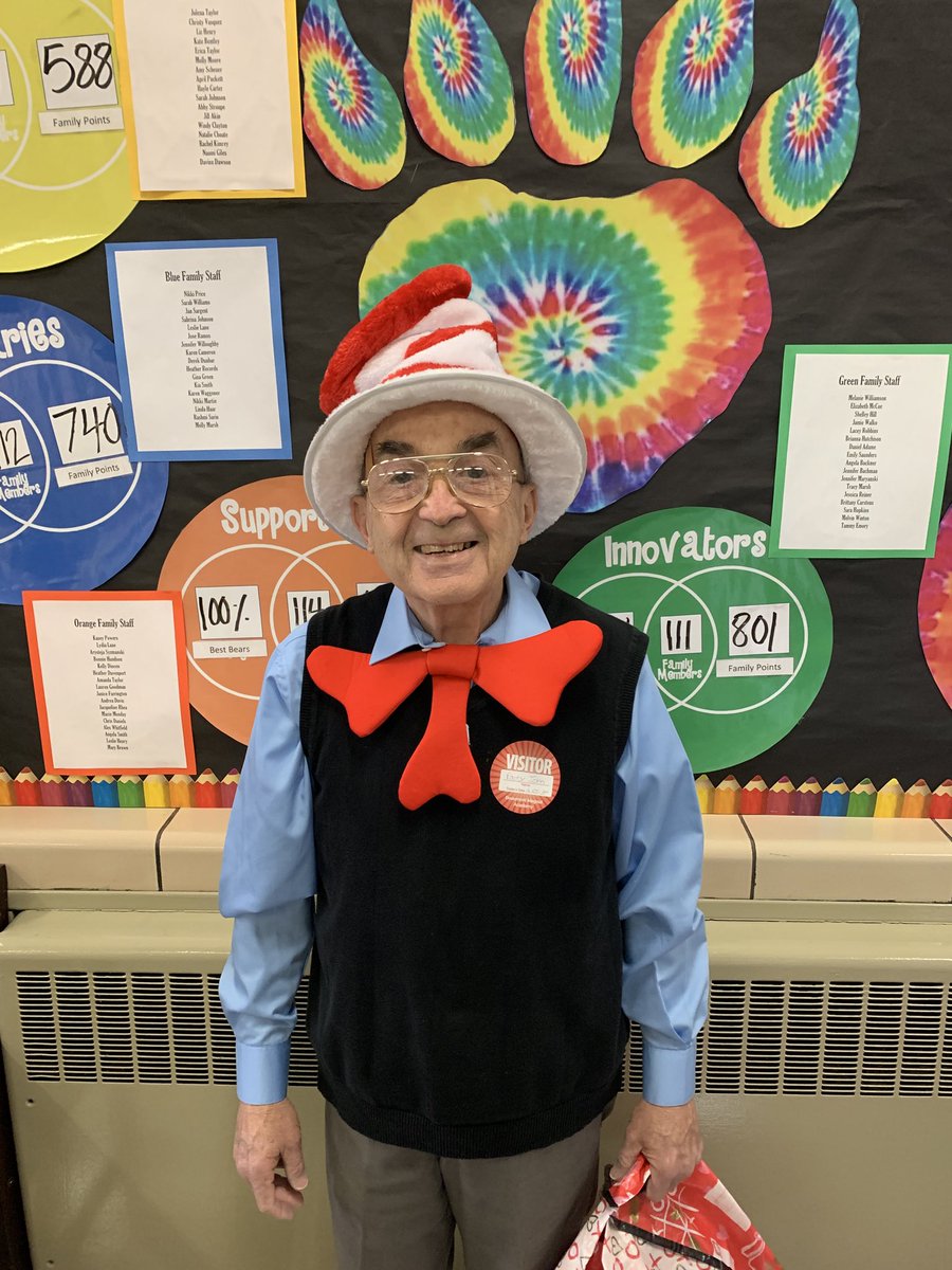 JMaryanski's tweet photo. So many community readers ⁦@BeaumontMagnet⁩ who have come to share their love or reading to celebrate #ReadAcrossAmerica #beaumontfamily https://t.co/Jh2d1EHgWT