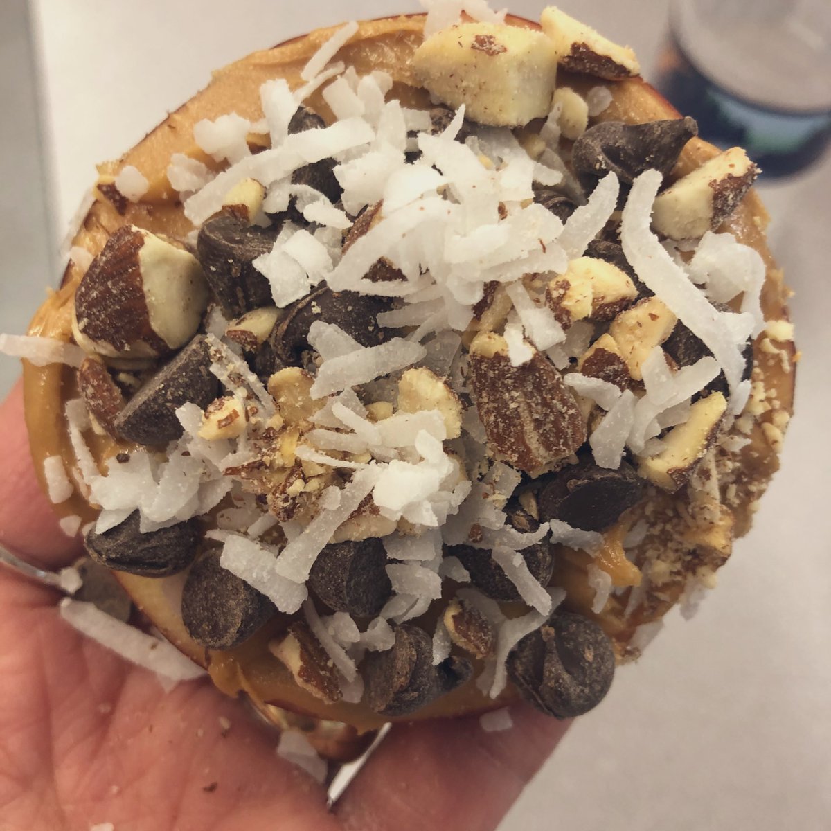 mrsschmeck's tweet photo. Today’s healthy treat- Apple “cookies”! Topped w pb, coconut flakes, chocolate chips, and chopped almonds. 🍎 🍎🍎 #quickcooking @UpperPerkHS @UPnewsteam https://t.co/ilwHWYgqsV