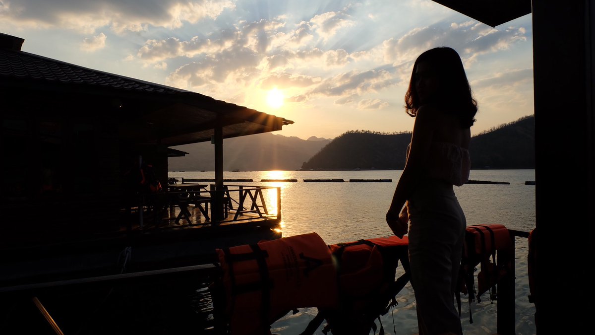 boondharireview's tweet photo. Anata River Hills Resort
ใครกำลังมองหาที่พักกาญจนบุรี เหมาะแก่การไปกับแก๊งเพื่อนมากๆนะ มีของเล่นและแพส่วนใหญ่จะเป็นแพที่นอนได้หลายคนเลย อากาศดี วิวเขื่อนและภูเขา ตอนกลางคืนเห็นดาวเยอะมากกก แนะนำมากๆค่า #StoryReview #รีวิวกาญ https://t.co/ZWEgYM2bgD