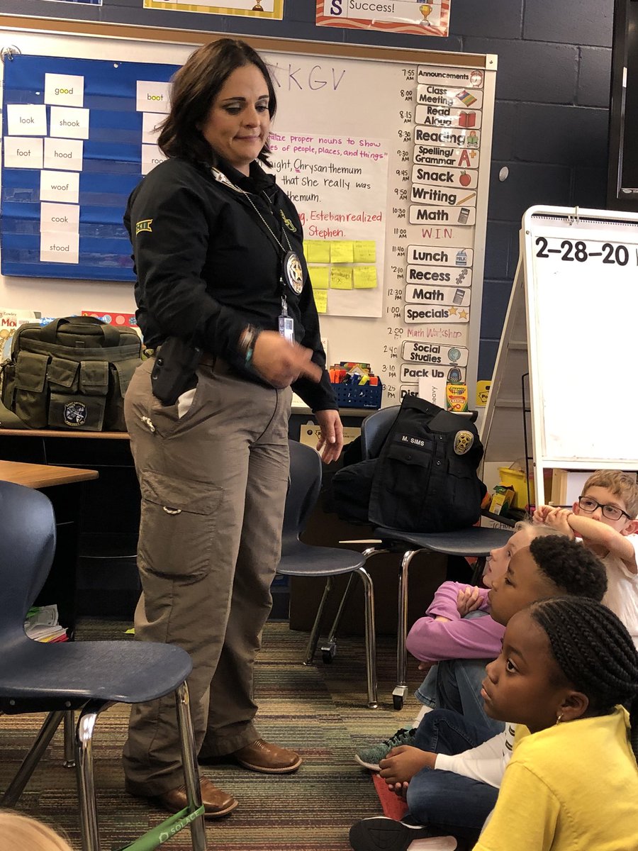 ChristinePyron's tweet photo. Love learning from the best SRO- Officer Sims❤️@CastlemanCreek #ccecareerday https://t.co/oaEg2wIf0M