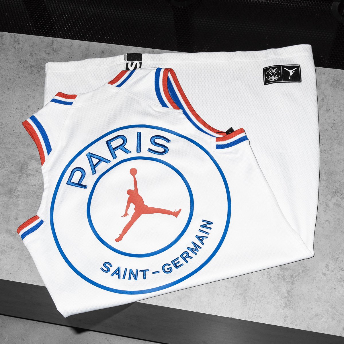 ProDirect_LDN's tweet image. New @Jumpman23 arrivals dropping tomorrow at Pro:Direct 𝗟𝗗𝗡𝟭𝟵 — the Air Jordan 1 Retro High OG “Pine Green” and the PSG x Jordan Women’s Capsule. Available from 9am.
-
Pro:Direct LDN19, 19 Foubert's Place, Soho, London, W1F 7Q