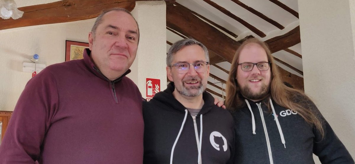 andreuibanez's tweet photo. Hoy hace un año que grabamos el piloto del #GDGSpainPodcast durante un evento #GDGforGood en #Lleida, en marzo haremos el episodio 10 con un reporte de las actividades de los #InternationalWomensDay de #Womentechmakers en España, e importantes novedades que vienen @davilagrau https://t.co/hDinJ8xyRm