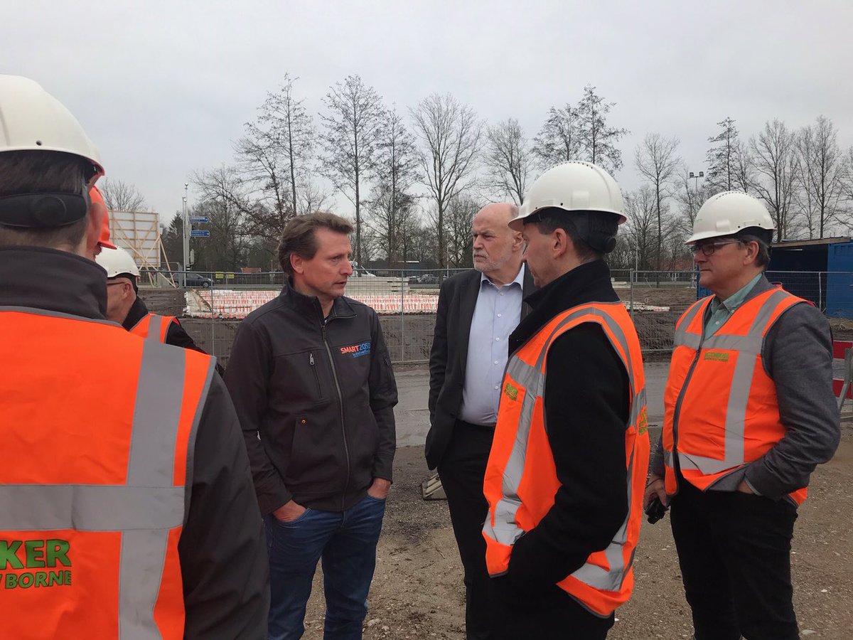 vanHijum's tweet image. Energiek team studenten van @rocvantwente geeft boost aan circulaire kantoor van #ReintenInfra in Borne, powered by @rentmeester2050. Op naar de eerste prijs bij @SCirculair! #circulareconomy