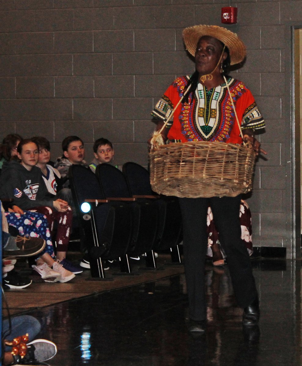 MidloLibrary's tweet photo. Charmaine Crowell-White visited Midlothian Middle School today as part of the 6th Grade celebration of Black History Month. Charmaine taught in Chesterfield County for 25 years and is still a teacher at heart. #oneccps #ccpslibraries https://t.co/fLAEKayrnP
