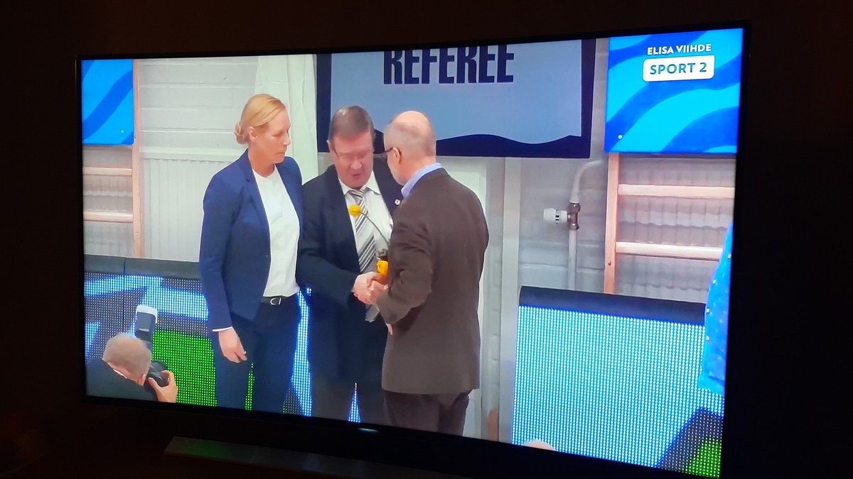 SiitonenPetri's tweet photo. Nyt oli upea teko @KTP_Basket :ilta paita kattoon. Jorma Ovaska. Hieno tuomari. Upea mies. #korisliiga https://t.co/A9AM5WlbGx