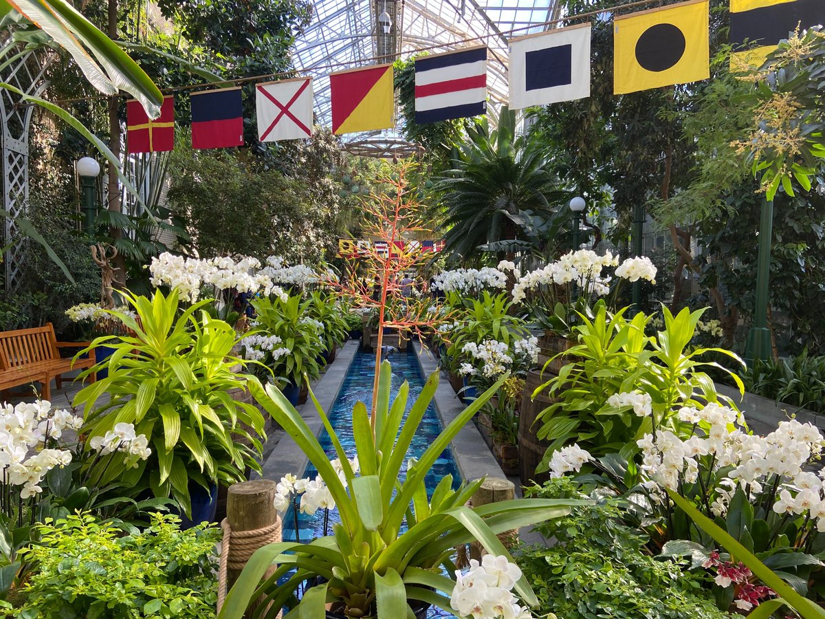 DCist's tweet photo. One of the lushest spots in Washington celebrates its 200th anniversary this year—the U.S. Botanic Garden. https://t.co/aer5p9Q8kG https://t.co/4SQEAMojgt