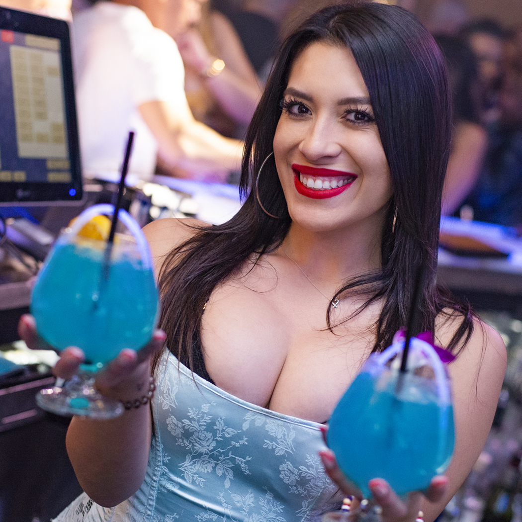 BlueKendall's tweet photo. Start your Friday with coffee and end it with a Blue Maritni🍸
It all begins with Happy Hour🌮
50% OFF food &amp; drinks 4pm-8pm &amp; live music by @thevinylband at 8pm
Sounds by @djmiguelg
🍾𝐑𝐞𝐬𝐞𝐫𝐯𝐚𝐭𝐢𝐨𝐧𝐬 &amp; 𝐕𝐈𝐏: 𝟑𝟎𝟓.𝟔𝟑𝟎.𝟐𝟓𝟖𝟑 https://t.co/0y1jN6yWfm