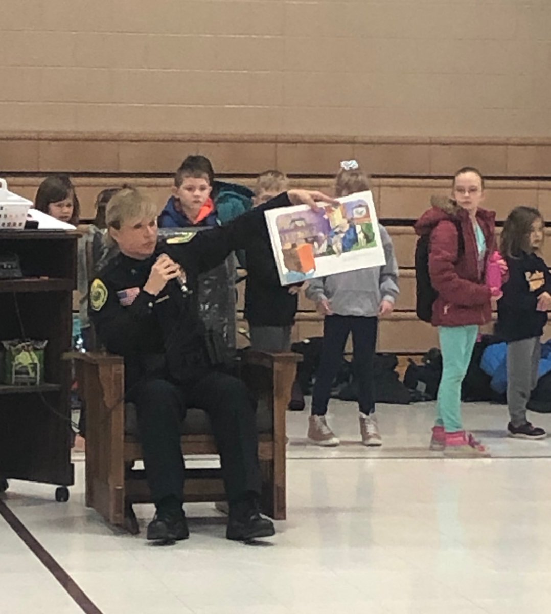 TheRedbirdChirp's tweet photo. Thank you to Mrs. Eichhorn and Deputy Chief Melissa Pease for reading to our students in conjunction with our Read-a-thon.  We appreciate you spending your morning with us!! Thank you to our PTO for organizing this wonderful fundraiser!!  #raceintoreading https://t.co/r3IsXWKQN4