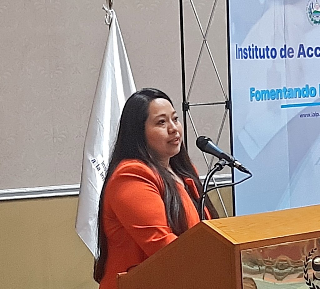 iaip_elsalvador's tweet photo. #ForoPDP | La Jefa de la Unidad de Protección de Datos Personales del @iaip_elsalvador, Johanna Dueñas, desarrolla ponencia sobre el Derecho a la Protección de Datos Personales en el Instituto. https://t.co/ZQlxvOuoHw