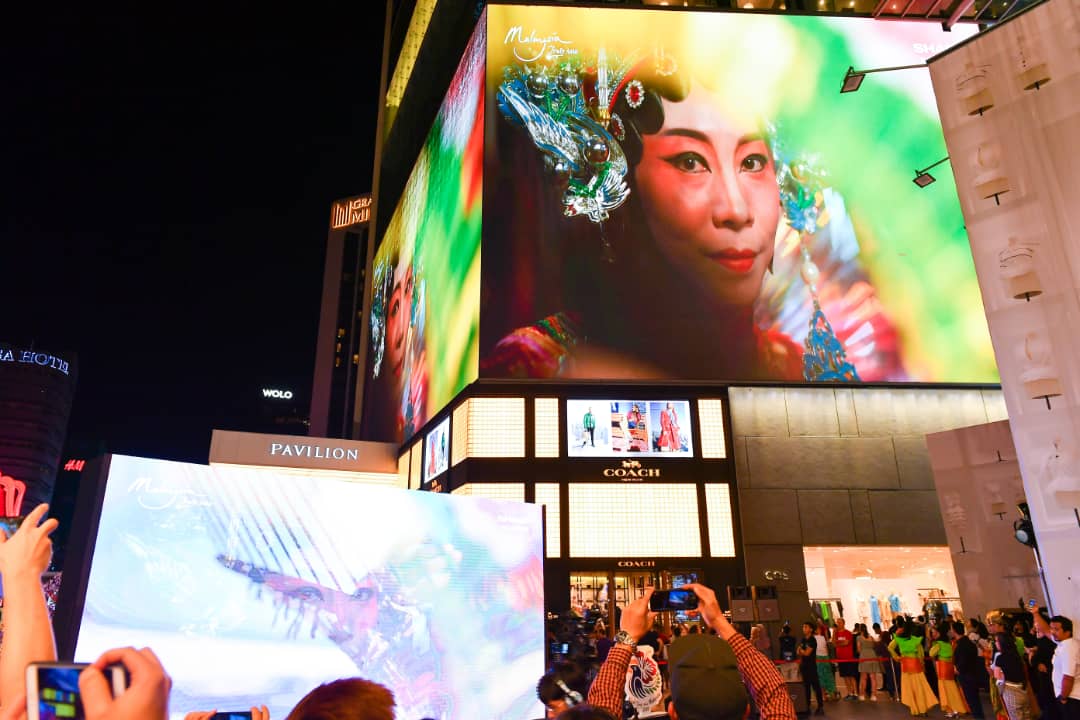 TourismMalaysia's tweet photo. TOURISM MALAYSIA AND SHARP LAUNCH AQUOS 8K VM2020 VIDEO COLLABORATION

For more info visit :
https://t.co/CVq19gRsgr

#VisitMalaysia2020 #VM2020 #MalaysiaTrulyAsia #SHARP8K https://t.co/zk6NkqTxts