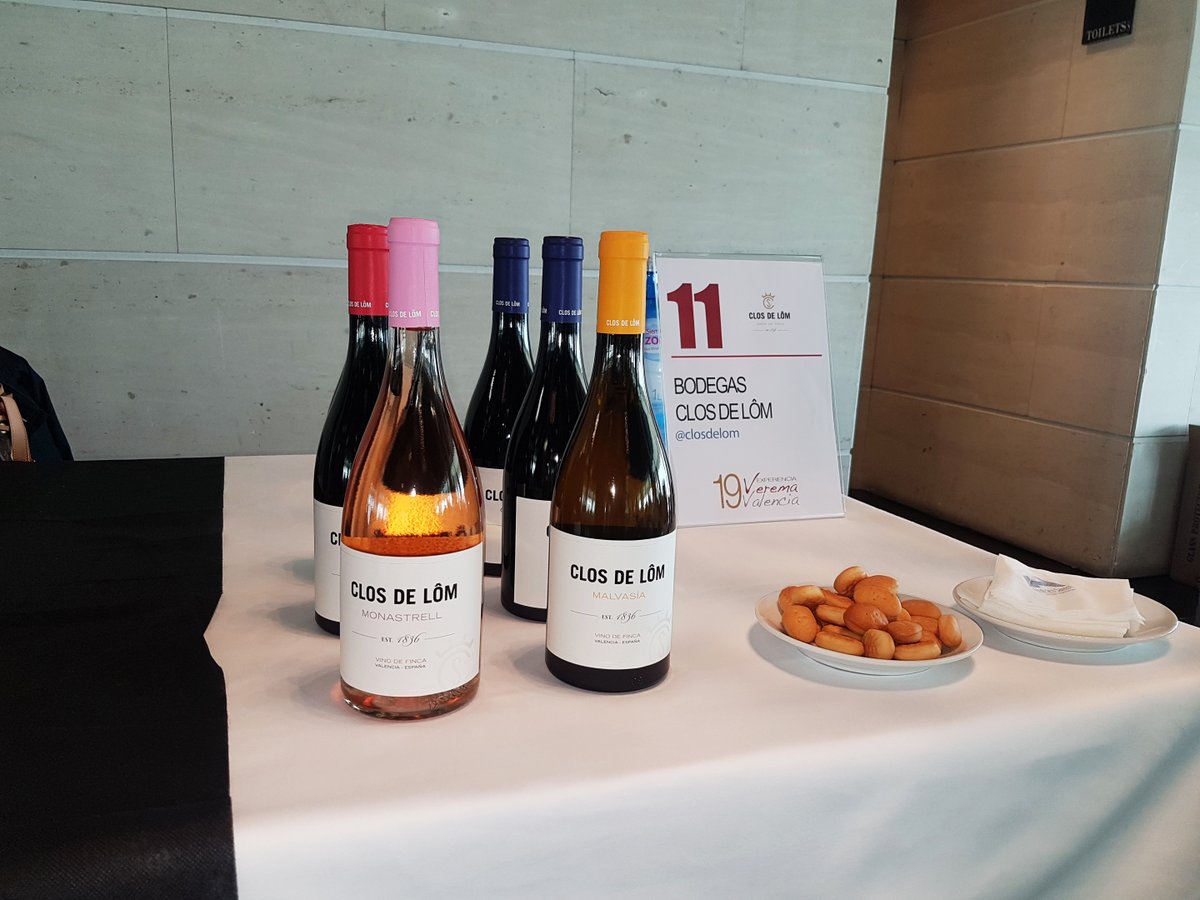 CASVIEXCLUSIVAS's tweet photo. Disfrutando de lo lindo en #VeremaVLC
Así es un placer trabajar 😍🔝🍷
#Verema2020 #BalneariodelasArenas #Valencia #ChozasCarrascal #DehesadelosCanonigos #ClosdeLom #GrupoMatarromera #Valdelosfrailes #CarlosMoro #Perelada #BodegasMartinCodax https://t.co/FpiMJqTEBD
