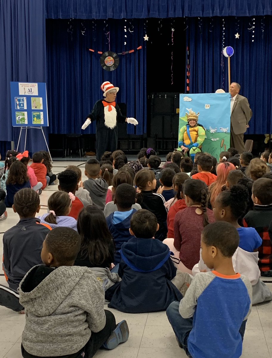 Thank you Assistance League for sharing your Dr. Seuss themed performance highlighting kindness with our kinders at Morgan Kincaid! Getting ready for Read Across America week! #aesd @DrAmy_AESD_Supt