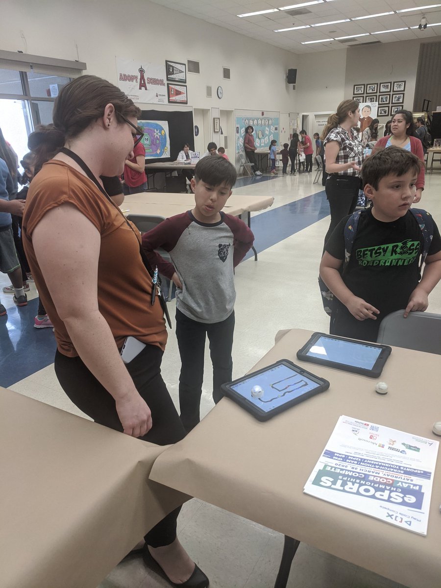 #AESDmoba left the bus behind but brought all sorts of fun activities to <a href="/RossRoadrunners/">Betsy Ross School</a> #STEAM night last night. It was a blast! #lego #GoogleExpedition #nintendoLABO #ozobot #mergecube #rocketleague