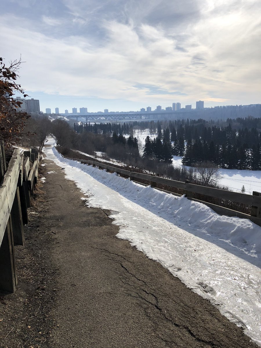 mahriahmac's tweet photo. My favourite part of living downtown Edmonton 👍🏻 #runningpath 🏃‍♀️ https://t.co/sQPQ4HDm1t