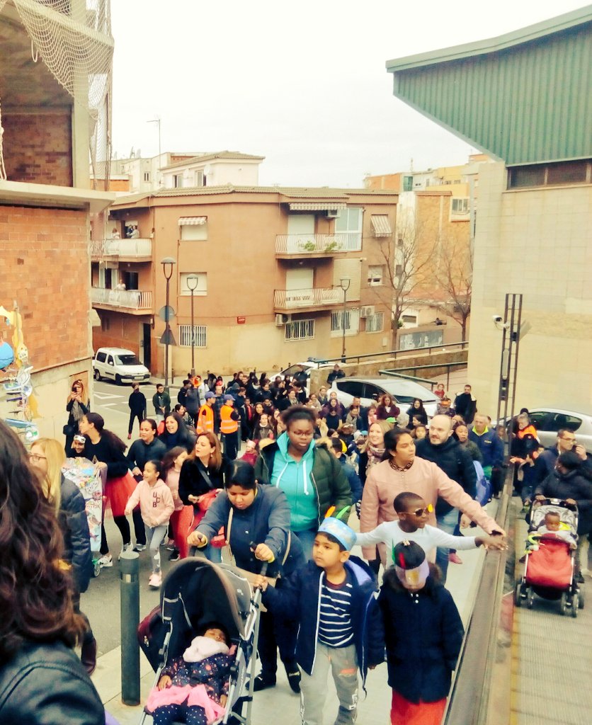 Comunitaria_SC's tweet photo. Així ha anat a rua de l'enterrament de la sardina!!! Ara comencen els tallers, la música i el ball!!! No us ho perdeu!
#serramena #projecteici @scgramenet @cinfants_stco @rellotgexxi @FGermina @FundlaCaixaCAT https://t.co/kLBX1fKsHW