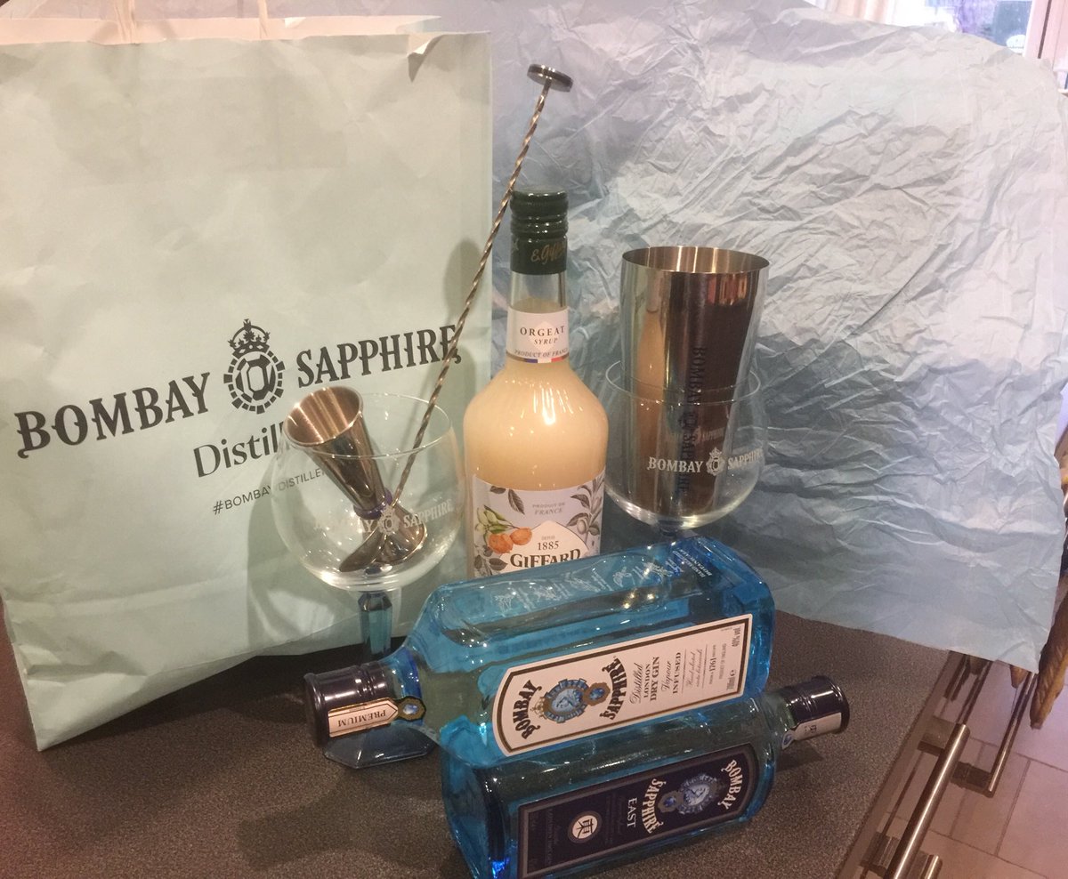 ridonglass's tweet photo. Good day out at the Bombay Sapphire Distillery!! Good way to spend a Friday !! Can’t leave without some goodies 🤓 #BombayDistillery https://t.co/Gm0iAfl43P