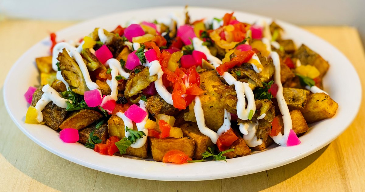 peakpotatoweek's tweet photo. What's your favourite #PotahtoWeek dish? Don't forget to vote — the winning restaurant will be crowned Potahto Week champion! (Pictured: @shawarmakhan's Garlic Potahtos with Secret Garlic Sauce) https://t.co/P9DZlnpKXW