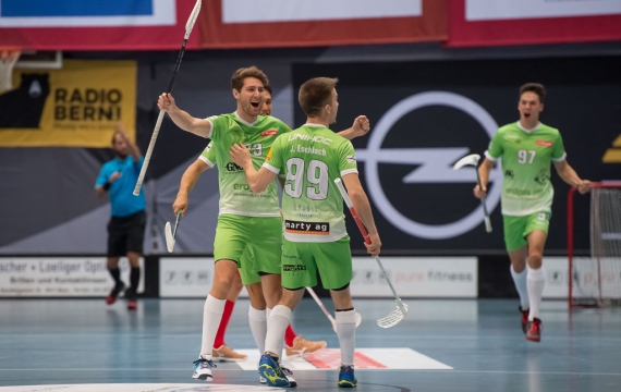 Die Playoff-Serien können heute wie geplant gestartet werden. Allerdings werden in den verschiedenen Hallen nicht mehr als 1000 Zuschauer zugelassen. Ausserdem sollen die Teams auf das Handshake verzichten. unihockey.ch/meisterschaft/… #unihockey #floorball #swissunihockey #Playoffs