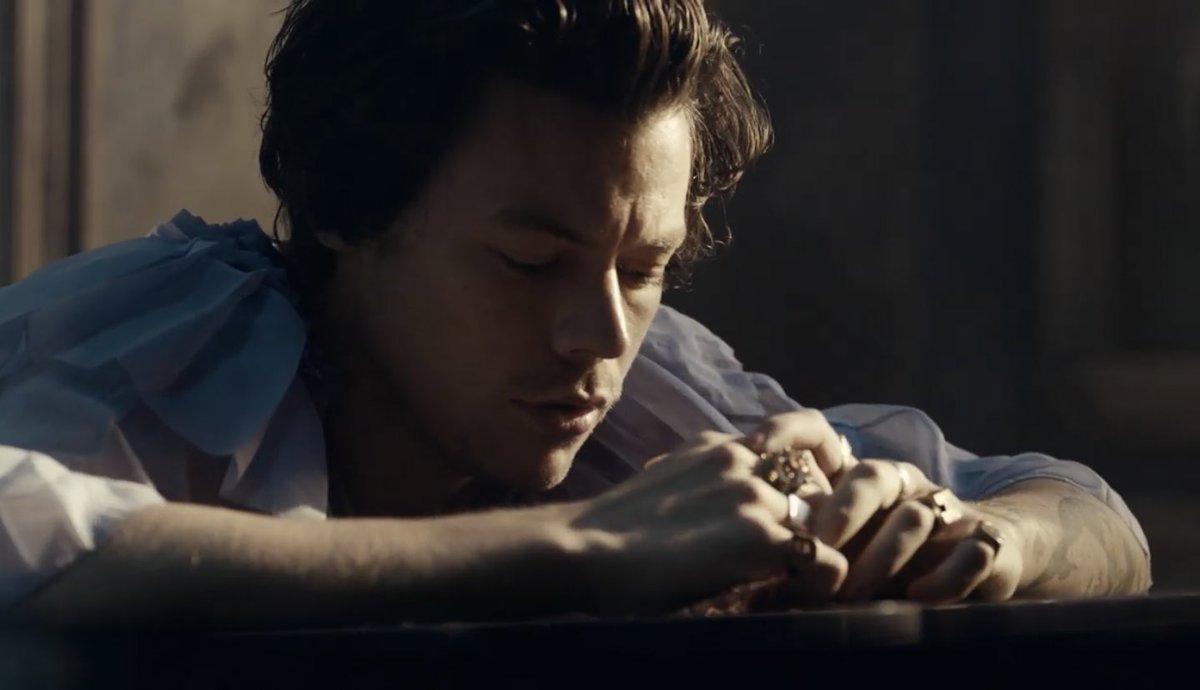 illicitaura's tweet image. The most handsome man. #FALLINGMUSICVIDEO