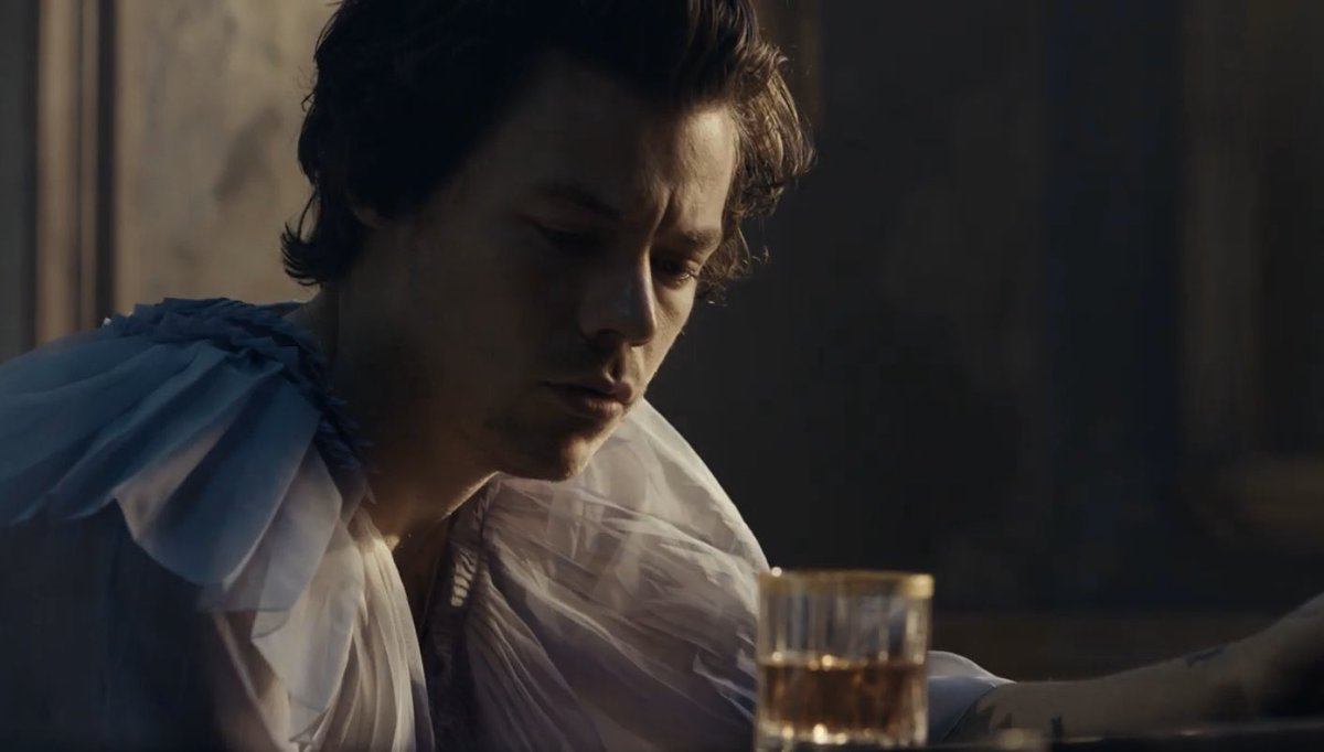 illicitaura's tweet image. The most handsome man. #FALLINGMUSICVIDEO