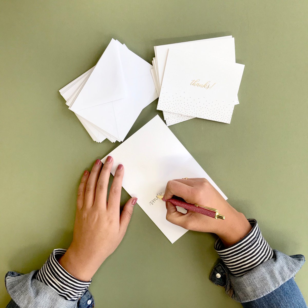 ByDesignDesign's tweet image. Handwritten thank you note &amp;gt; text saying "Thanks!" 

#designdesign #acolorstory #thatsdarling #flashesofdelight #lovelysquares #papergoods #risingtidesociety #greetingcard #dailydoseofpaper #abmiscolorful #snailmail #sendmoremail #partygoods #cutenapkins