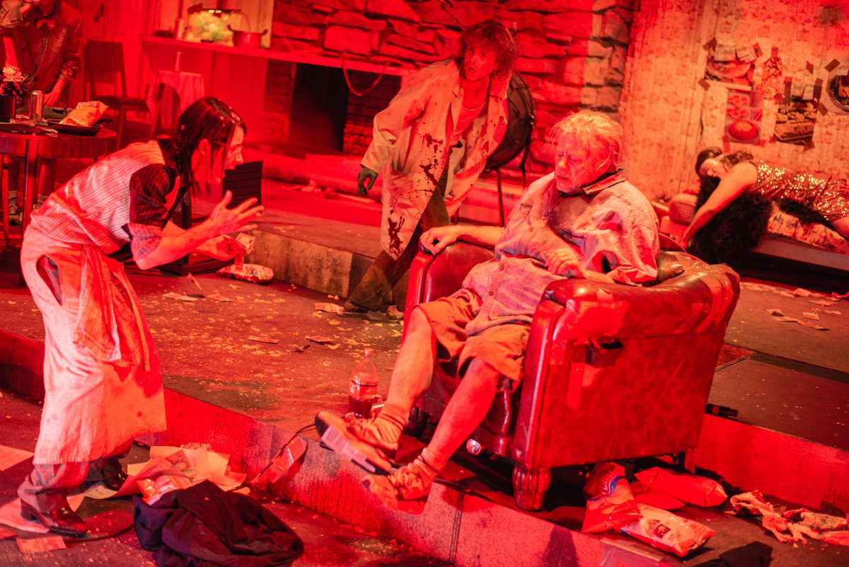 blnensemble's tweet photo. vor der heutigen Vorstellung von "Ubu Rex" im Neuen Haus gibt's um 19.30h eine kostenlose Einführung im Werkraum und im Anschluss findet ein Publikumsgespräch mit dem Regisseur Stef Lernous statt! kommt vorbei, es gibt noch Karten. #BEubu https://t.co/VA0x81ZZP5