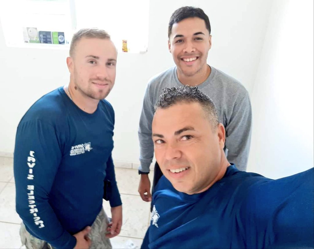 JelectricalC's tweet photo. Aquí varios integrantes de la compañía Javi's Electrical &amp; Contractor, quienes ejercen su labor haciendo posible brindar nuestro servicio profesional. ¡Seguimos creciendo! 💪🏼⚒️⚡ https://t.co/TiQWZ16KOR