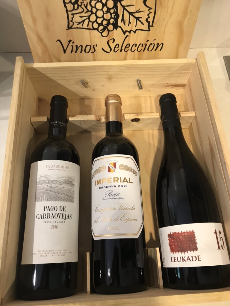 vinosconsolera's tweet photo. Quieres sorprender a tu suegro y ganar unos puntos?
Seguro que con esta selección triunfas!! #Imperial Reserva de #cvne, #Leukade de #Tobelos #Rioja y #PagodeCarraovejas Crianza #RiberadelDuero #wine #vino https://t.co/zKsnMoMk6k