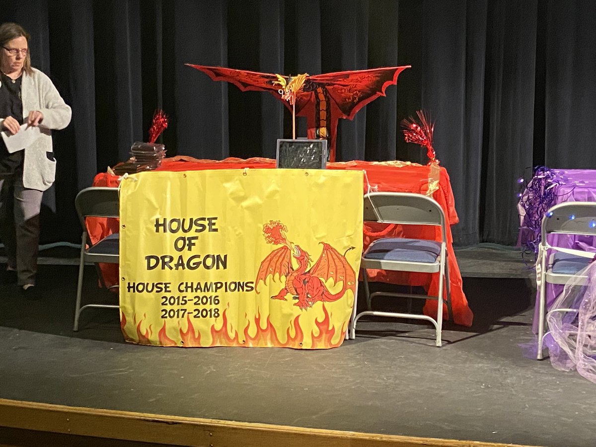 shawnakaiwright's tweet photo. Quiz bowl about to commence!  Engage all tentacles 🦑! ❤️@OakridgeMS1 https://t.co/XY0QDXIR3S