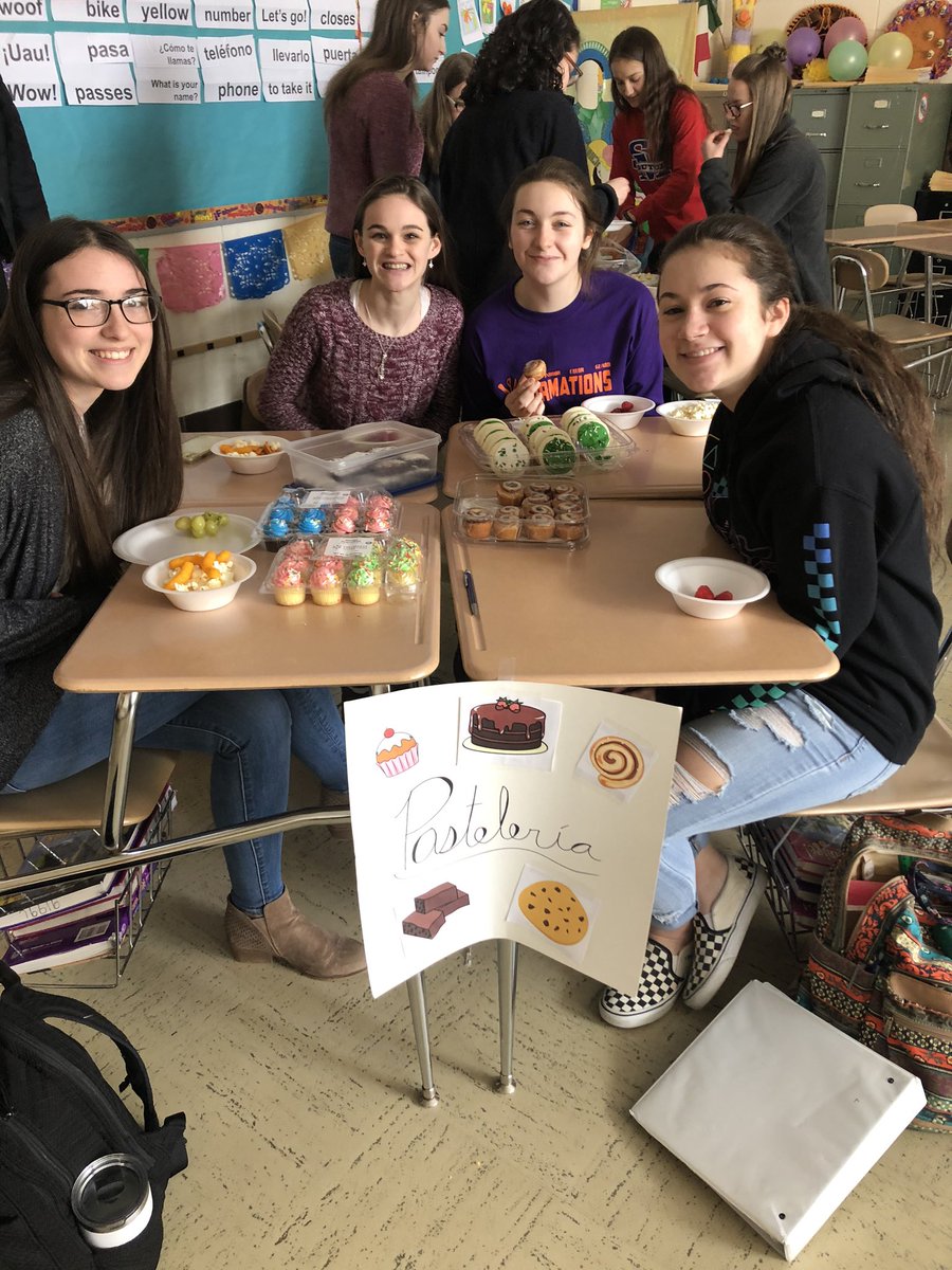 WenselChrista's tweet photo. Learning about different specialty stores in Spain in Sp.3 @SmDutchNation.  With a class of 12 chicas, my girls are always looking for a reason to bring in food! So they set up different stores and went shopping for our lunch!  #godutch #alwaysareasontocelebrate https://t.co/p432V6YmNc