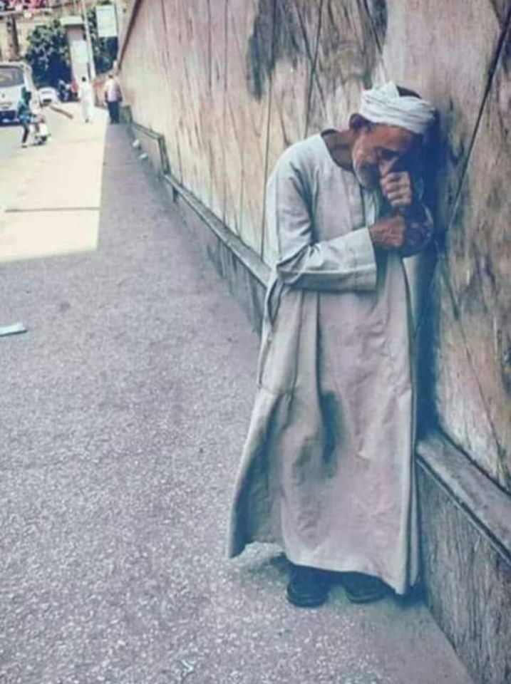 وإن أتعبك شيء فلا تبتئس 
فهناك من أتعبه كل شيء 
فقل الحمد لله دائما وابدا 

#هلوسات